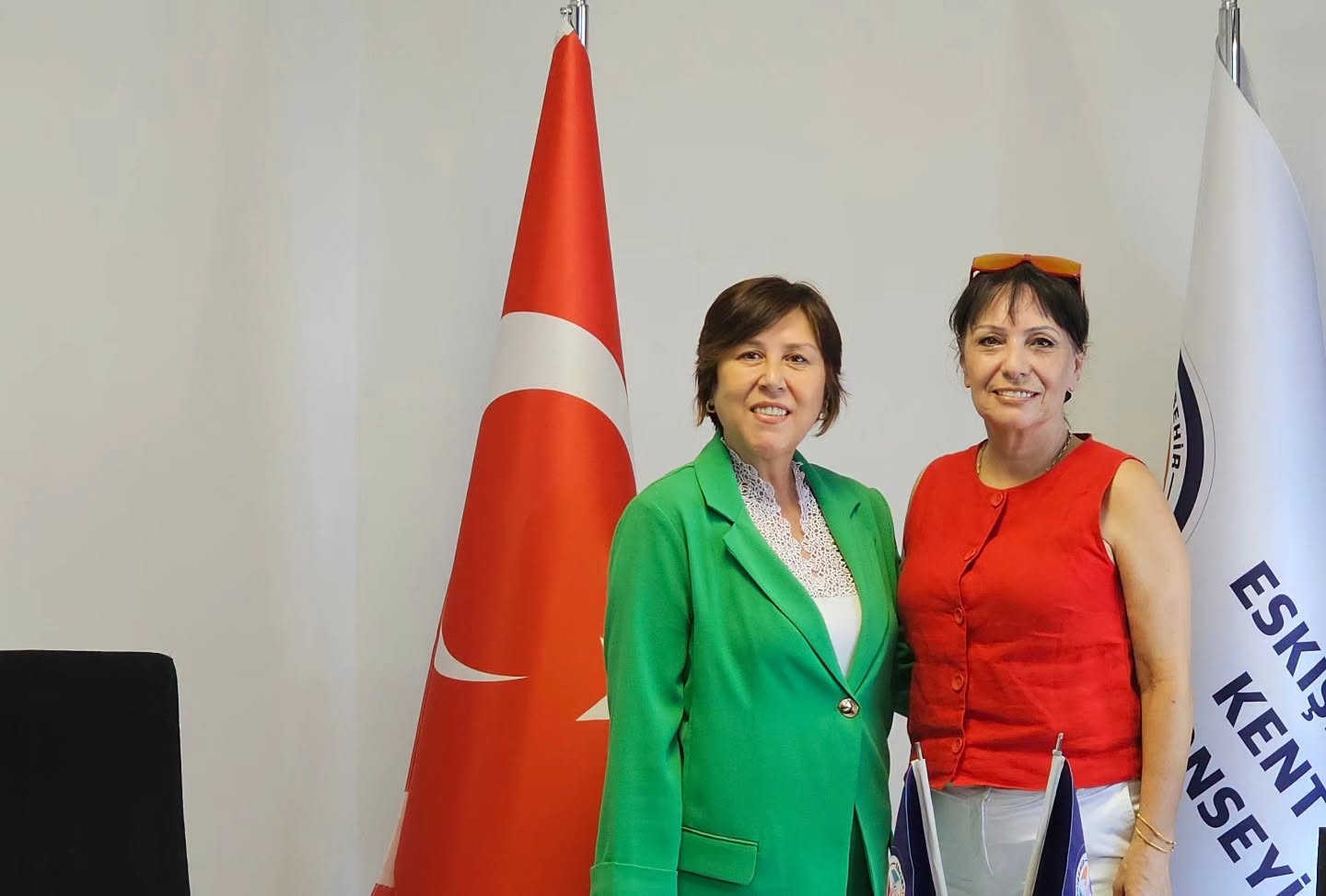 ESKİŞEHİR TOPLUM SANAT DERNEĞİNDEN ESKİŞEHİR KENT KONSEYİ BAŞKANI İNCİ ÜLÜĞ'a ZİYARET