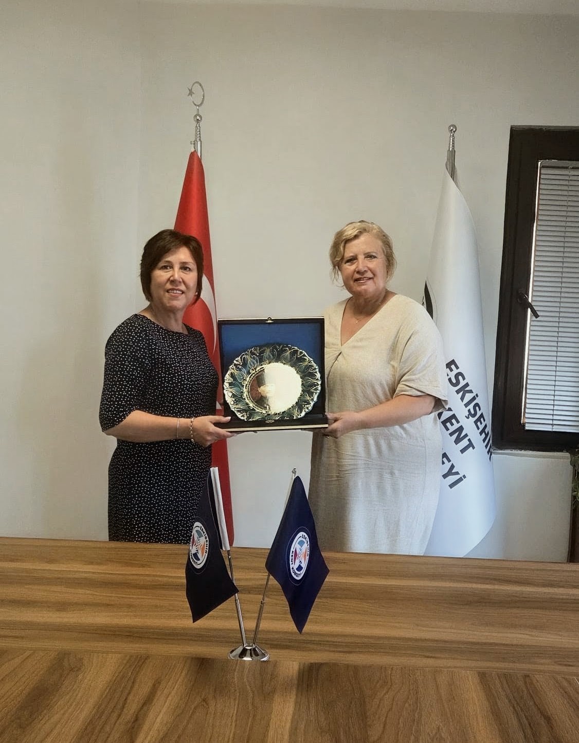 ERBALDER (ESKİŞEHİR RUMELİ BALKAN KÜLTÜR VE DAYANIŞMA DERNEĞİNDEN ESKİŞEHİR KENT KONSEYİ BAŞKANI İNCİ ÜLÜĞ'a ZİYARET