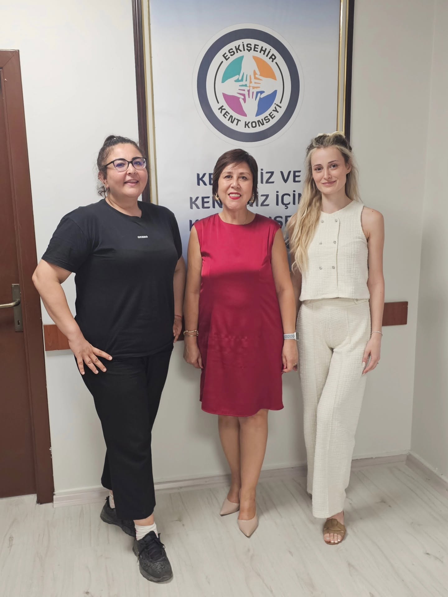 JCI ESKİŞEHİR 2026 DÖNEM BAŞKANI SAYIN CANSU UZUN VE YÖNETİM KURULU ESKİŞEHİR KENT KONSEYİ BAŞKANI İNCİ ÜLÜĞ’Ü MAKAMINDA ZİYARET ETTİ.