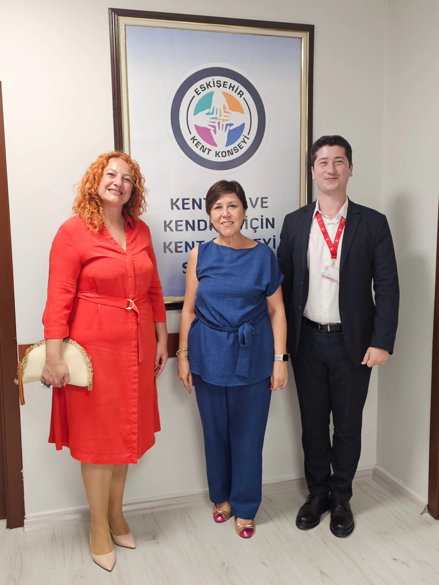 TÜRK EĞİTİM VAKFI (TEV) ESKİŞEHİR ŞUBE BAŞKANI ASLI TÜRKMENOĞULLARI, ESKİŞEHİR KENT KONSEYİ BAŞKANI İNCİ ÜLÜĞ’Ü MAKAMINDA ZİYARET ETTİ.