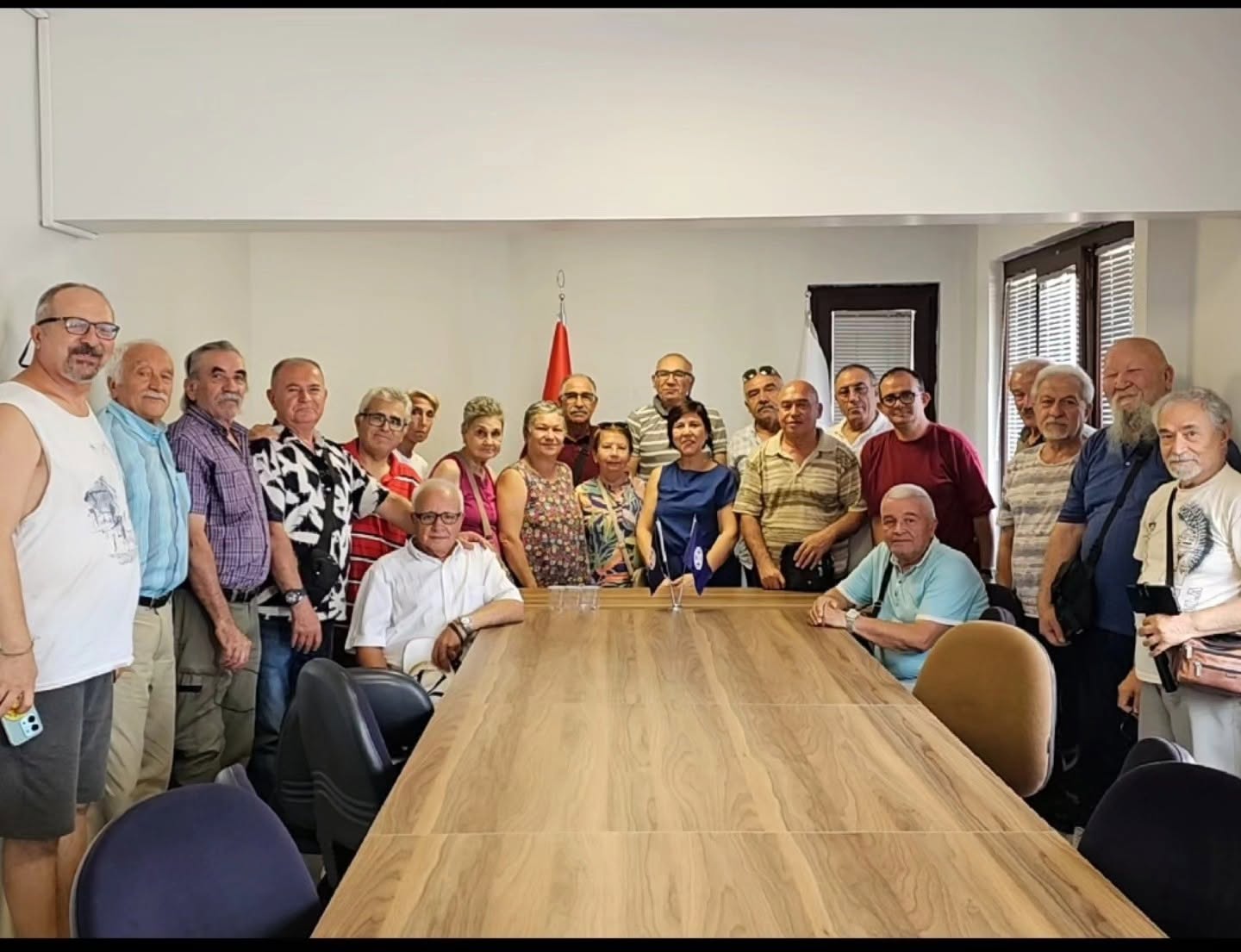 TÜM EMEKLİLERİN SENDİKASI ESKİŞEHİR ŞUBE BAŞKANI ALİ PAŞA ŞANLI, VE SENDİKA ÜYELERİ ESKİŞEHİR KENT KONSEYİ BAŞKANI İNCİ ÜLÜĞ’Ü MAKAMINDA ZİYARET ETTİ.