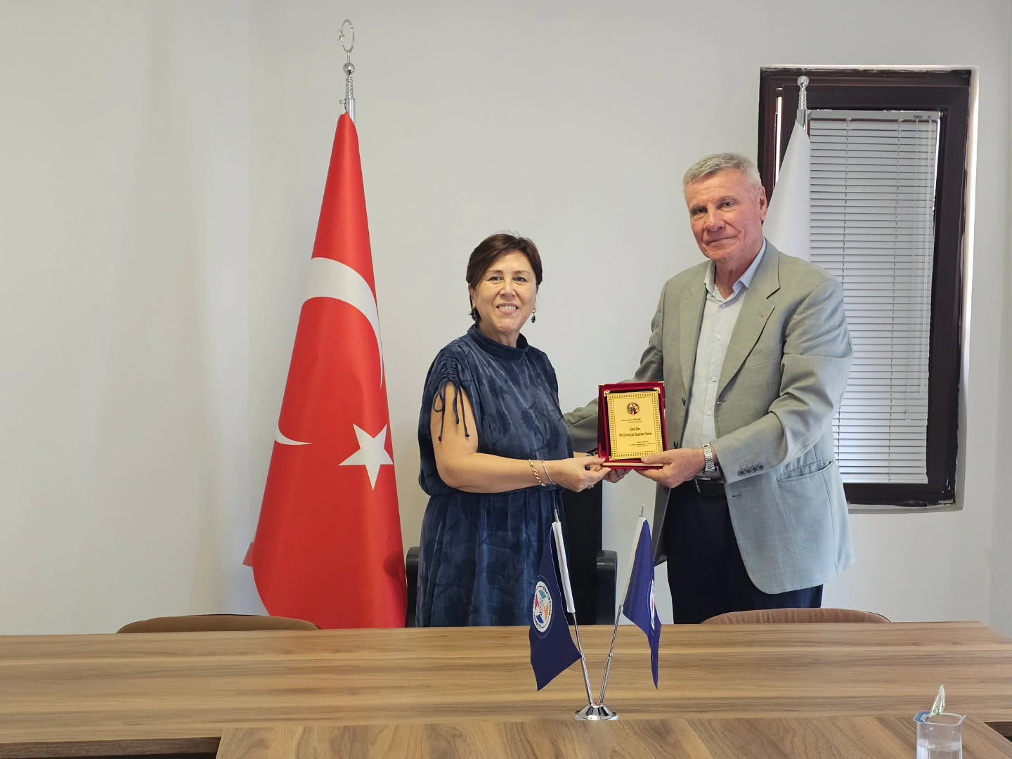 ESKİŞEHİR SİVRİHİSARLILAR SOSYAL, KÜLTÜR VE DAYANIŞMA DERNEĞİ BAŞKANI İSMAİL ARSLAN VE DERNEK ÜYELERİ, ESKİŞEHİR KENT KONSEYİ BAŞKANI İNCİ ÜLÜĞ'U ZİYARET ETTİ.
