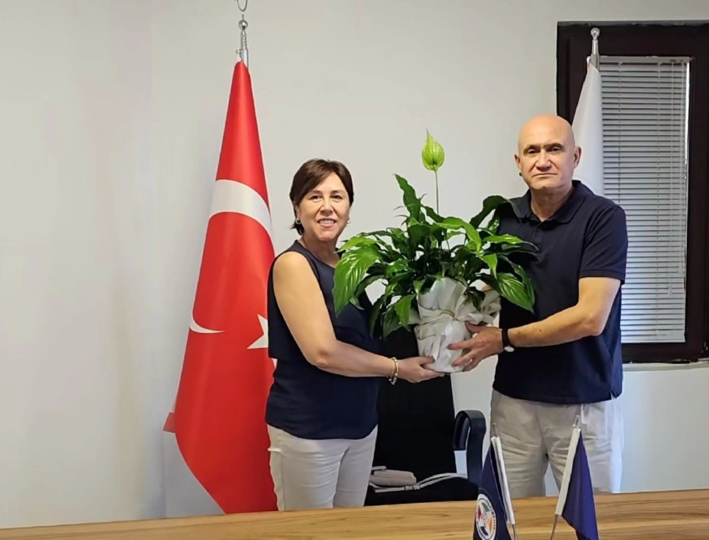 ESKİŞEHİR KENT KONSEYİ FOTOĞRAF ÇALIŞMA GRUBU ESKİŞEHİR KENT KONSEYİ BAŞKANI İNCİ ÜLÜĞ’Ü MAKAMINDA ZİYARET ETTİ.