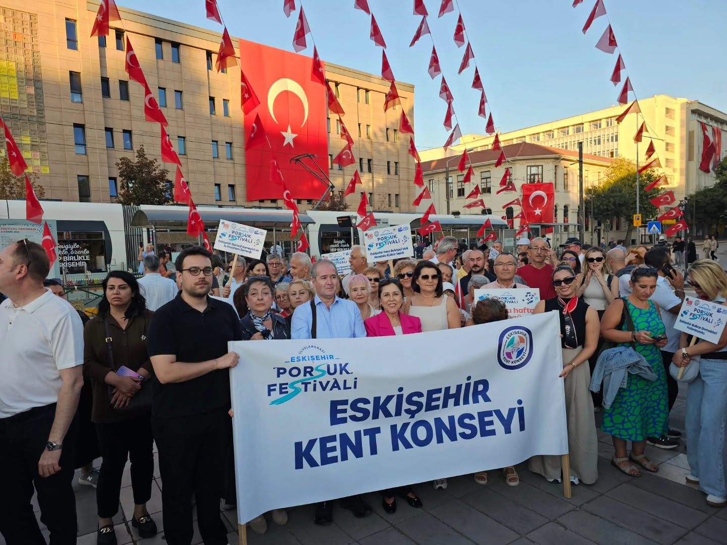 ESKİŞEHİR KENT KONSEYİ VE SİVİL TOPLUM KURULUŞLARINDAN ULUSLARARASI PORSUK FESTİVALİ’NE TAM DESTEK