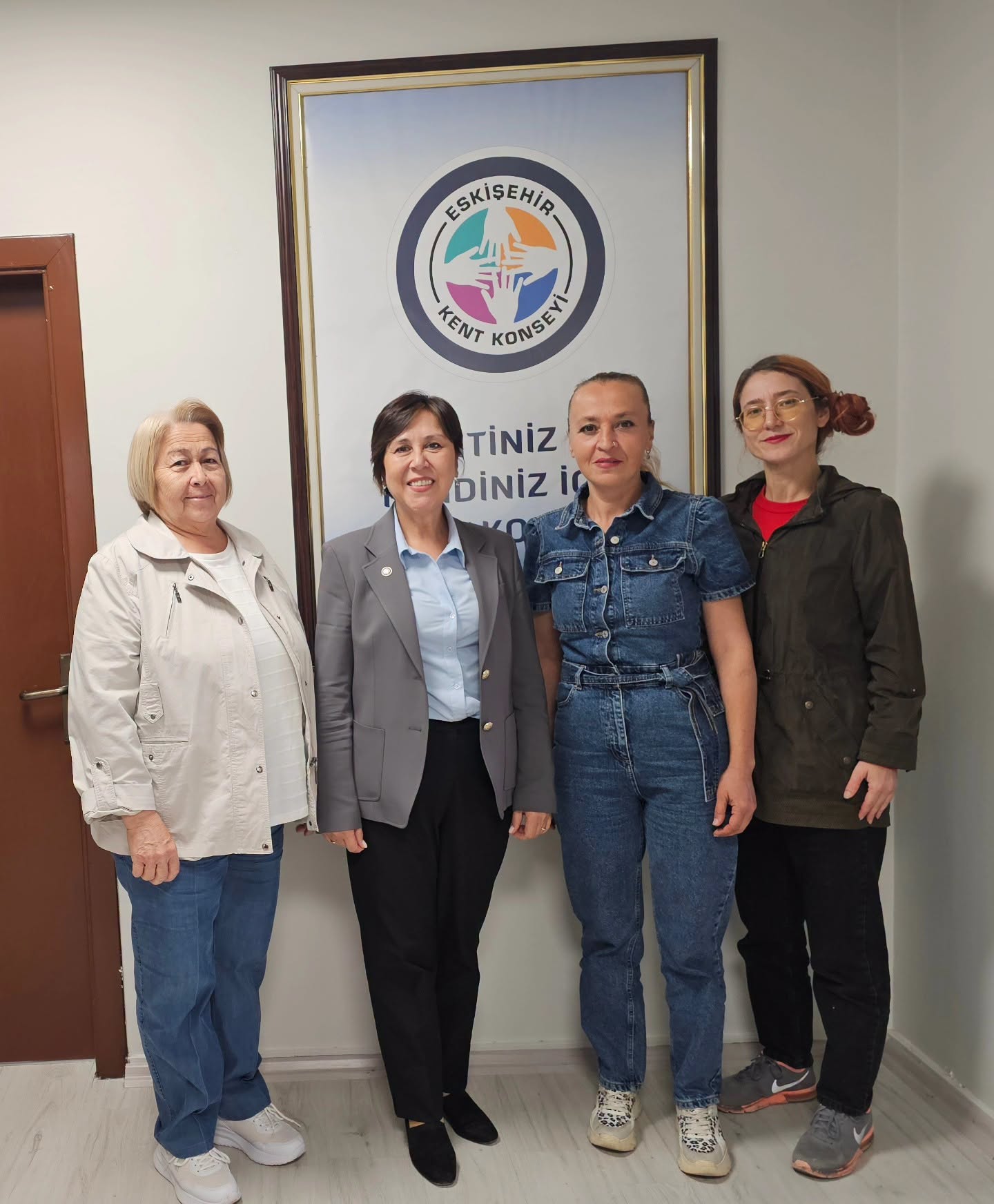 ESKİŞEHİR ÇOCUK VE HAYVAN HAKALRI SAVUNMA DERNEĞİNDEN KENT KONSETİ BAŞKANIMIZ İNCİ ÜLÜĞ'A ZİYARET