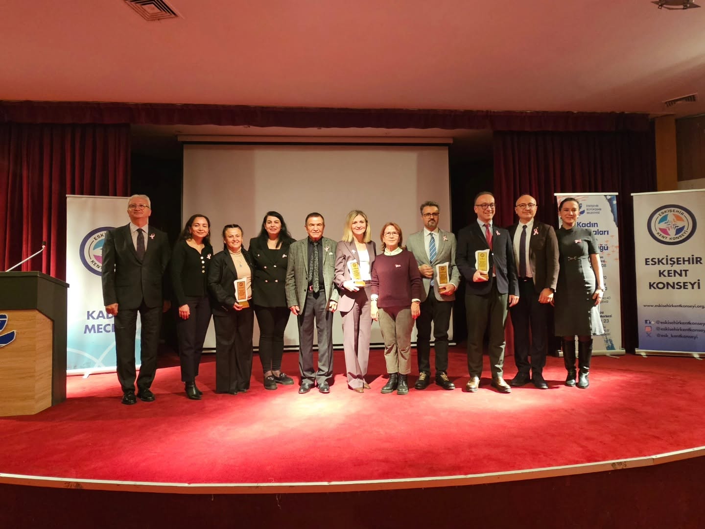 KADIN SAĞLIĞI VE HASTALIKLARI PANELİ YOĞUN KATILIMLA GERÇEKLEŞTİRİLDİ
